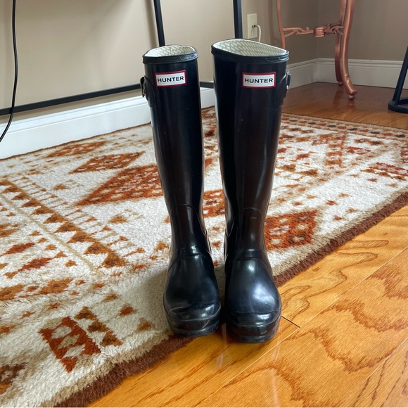 Hunter Women’s Original Tall Rubber Boots in Black SIZE 6 | Black Hunter Boots - Picture 3 of 14